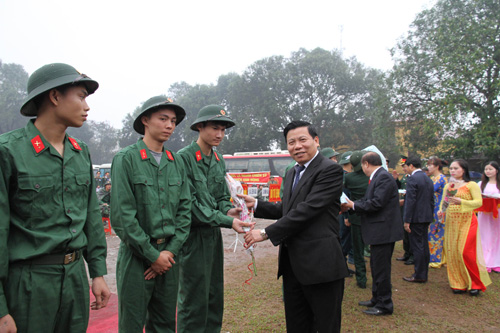 Thanh niên Bắc Ninh hăng hái lên đường bảo vệ Tổ quốc ảnh 1